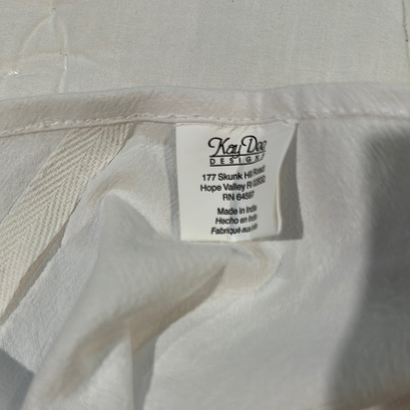 NWOT: Thanksgiving Embroidered Kitchen Towel - White with Autumn Leaves - Picture 2 of 2